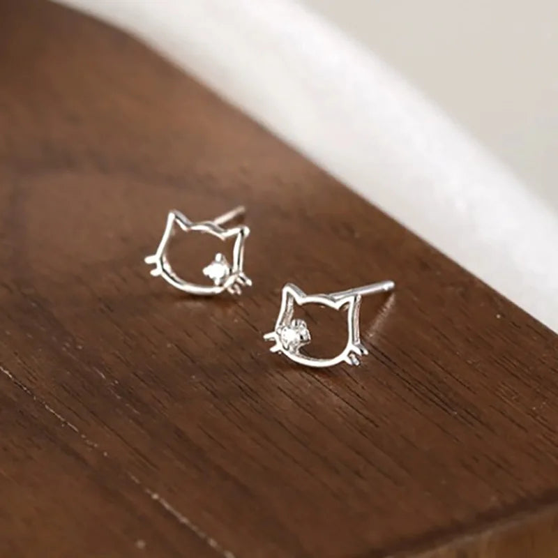 New Fashion Lovely Cat Earrings for Women Hollow Out Design Minimalist Animal Stud Earrings with Shiny Statement Jewelry Gifts