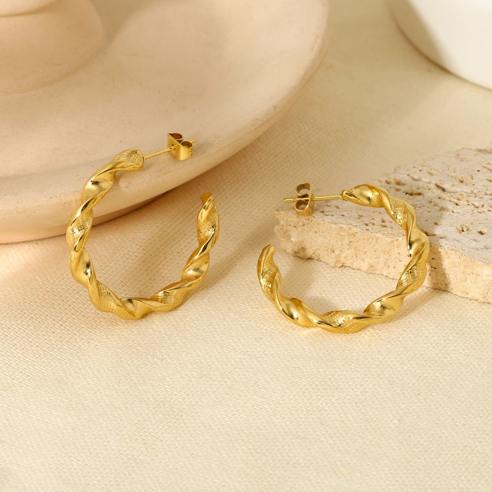 New 16K Gold Plated Stainless Steel Post Texture Twisted Hoop Earrings for Women Delicate C Shaped Studs Jewelry Gift