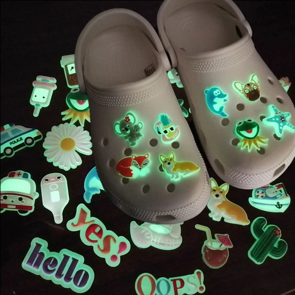 Charms para zapatos brillantes Alfileres para Crocs que brillan en la oscuridad