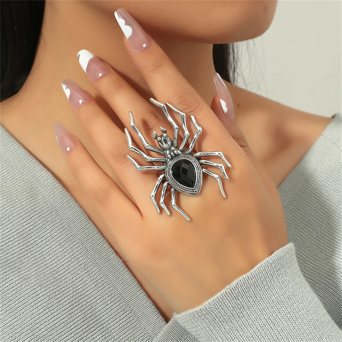 Anillos góticos de Halloween con araña negra