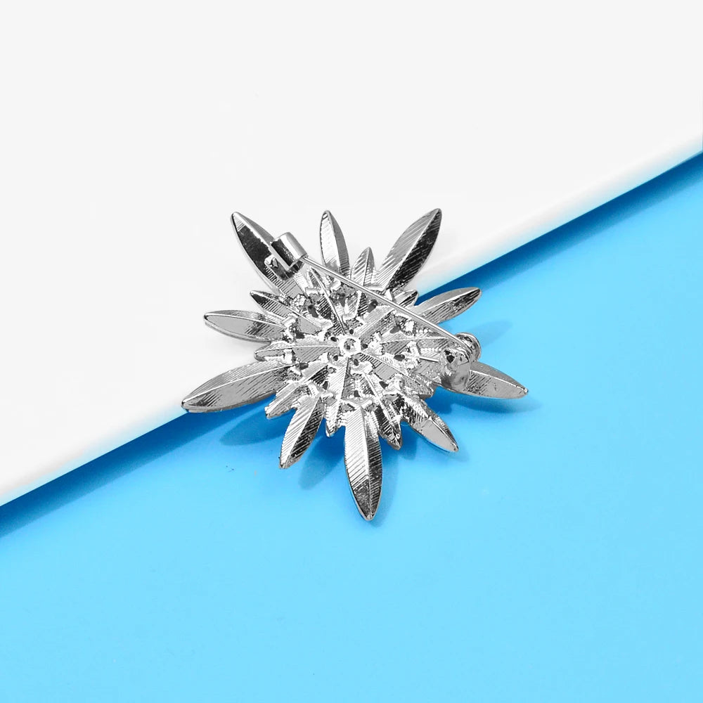 CINDY XIANG Blue Color Rhinestone Snowflake Brooch Winter Fashion Jewelry Beautiful Christmas Party Decoration High Quality