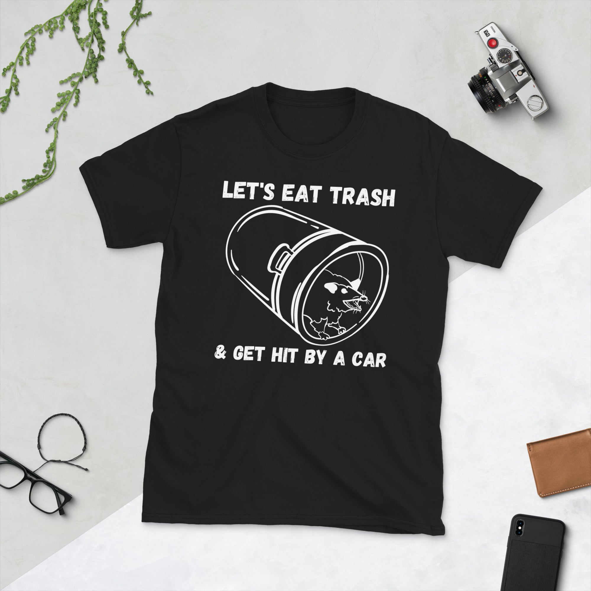 Camisa de zarigüeya, comamos basura y seamos atropellados por un coche, camiseta de zarigüeya divertida, camiseta de zarigüeya vintage, amantes de zarigüeya, camiseta de regalo del propietario de zarigüeya