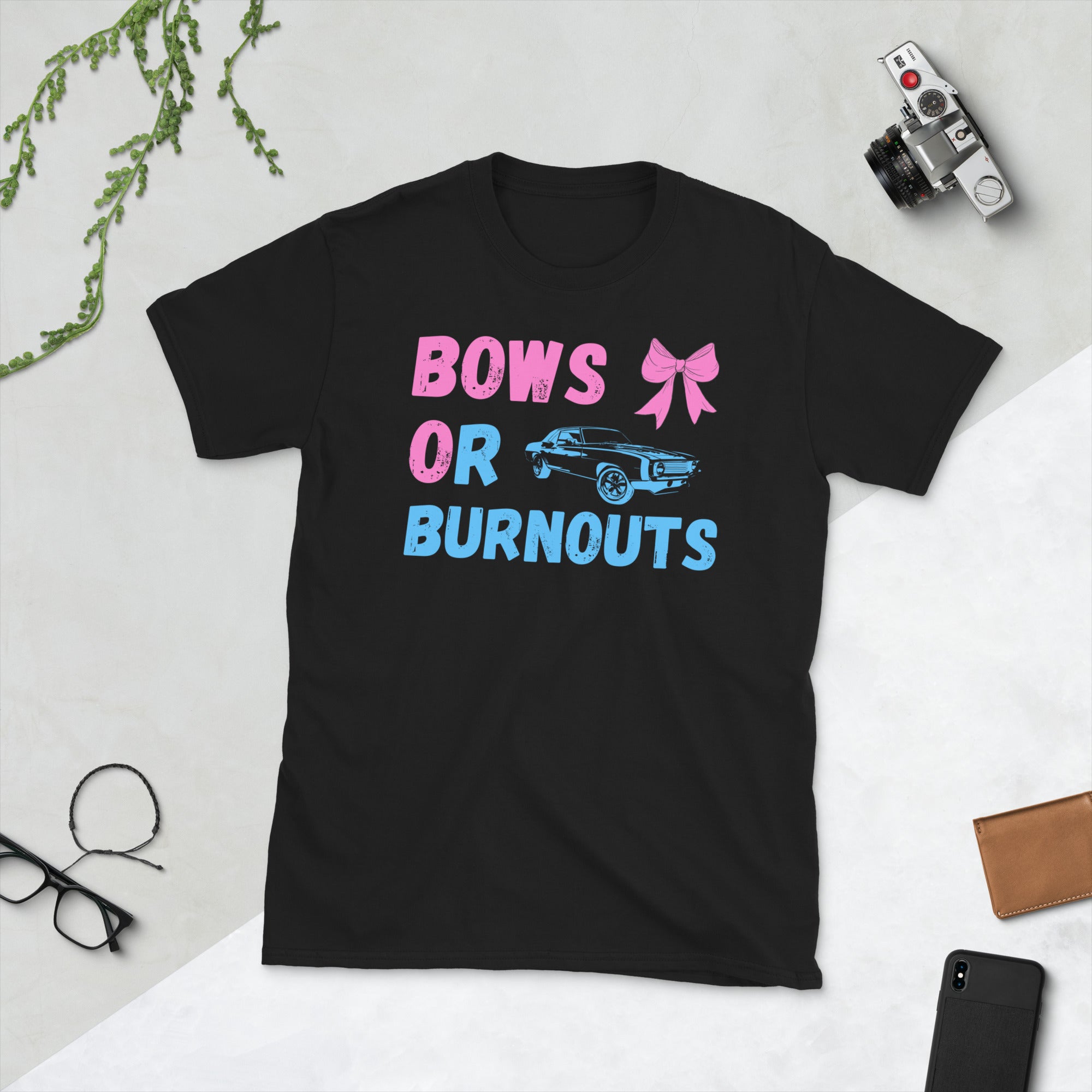 Burnouts Or Bows Tshirt, Gender Reveal Shirt, Pregnancy Announcement Shirt, New Parent Gifts, Gender Reveal Party Tshirt, Baby Shower Tee - Madeinsea©