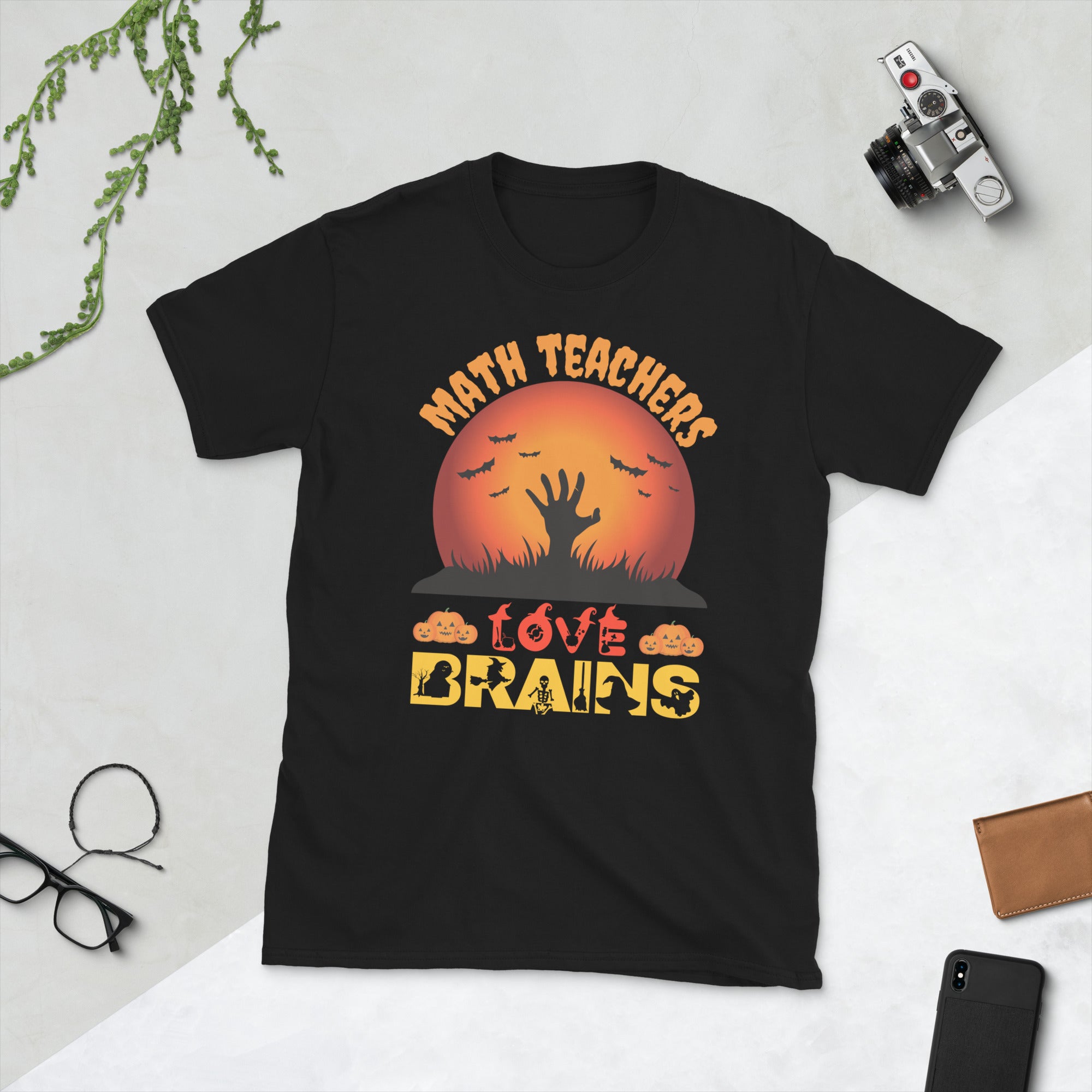 Mathelehrer lieben Gehirne Shirt, Halloween Lehrer Shirt, Herbst Geschenk für Mathelehrer, Halloween Kostüm T-Shirt, Spooky Vibes Lehrer T-Shirt