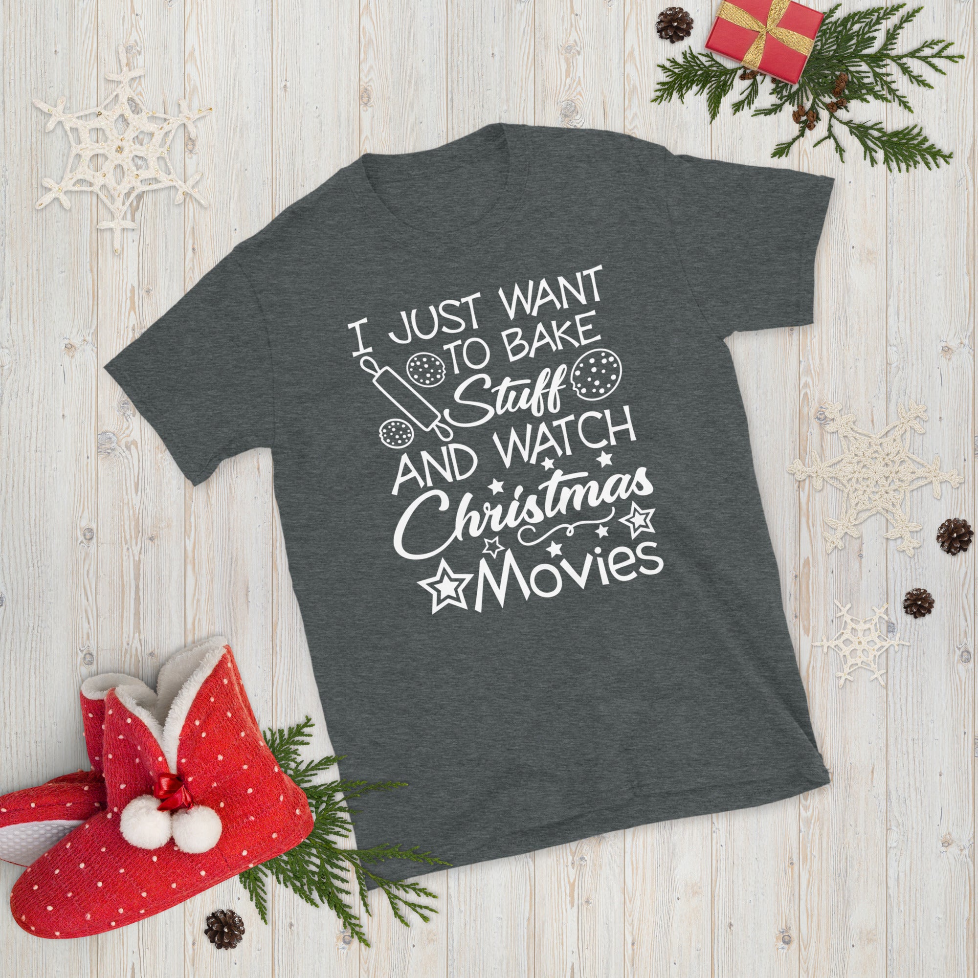 I just want to bake stuff and watch Christmas Movies, Christmas Shirt, Funny Christmas Shirt, Xmas Baking Shirt, Baking Cookies, Baker Shirt - Madeinsea©