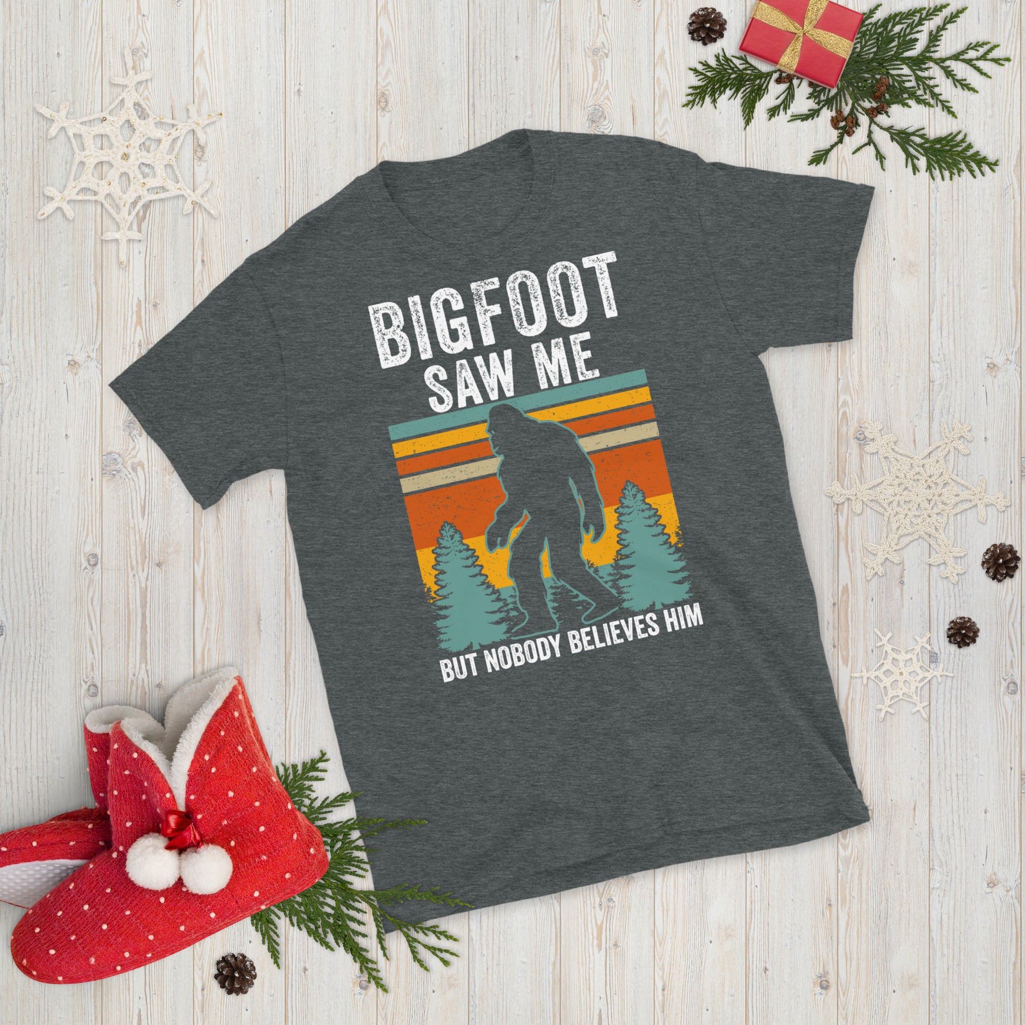 Bigfoot Saw Me T-Shirt, Nobody Believes Him Shirt, Bigfoot Believer Shirt, Sasquatch t shirt, Retro Bigfoot Funny Shirt, Bigfoot Gifts - Madeinsea©