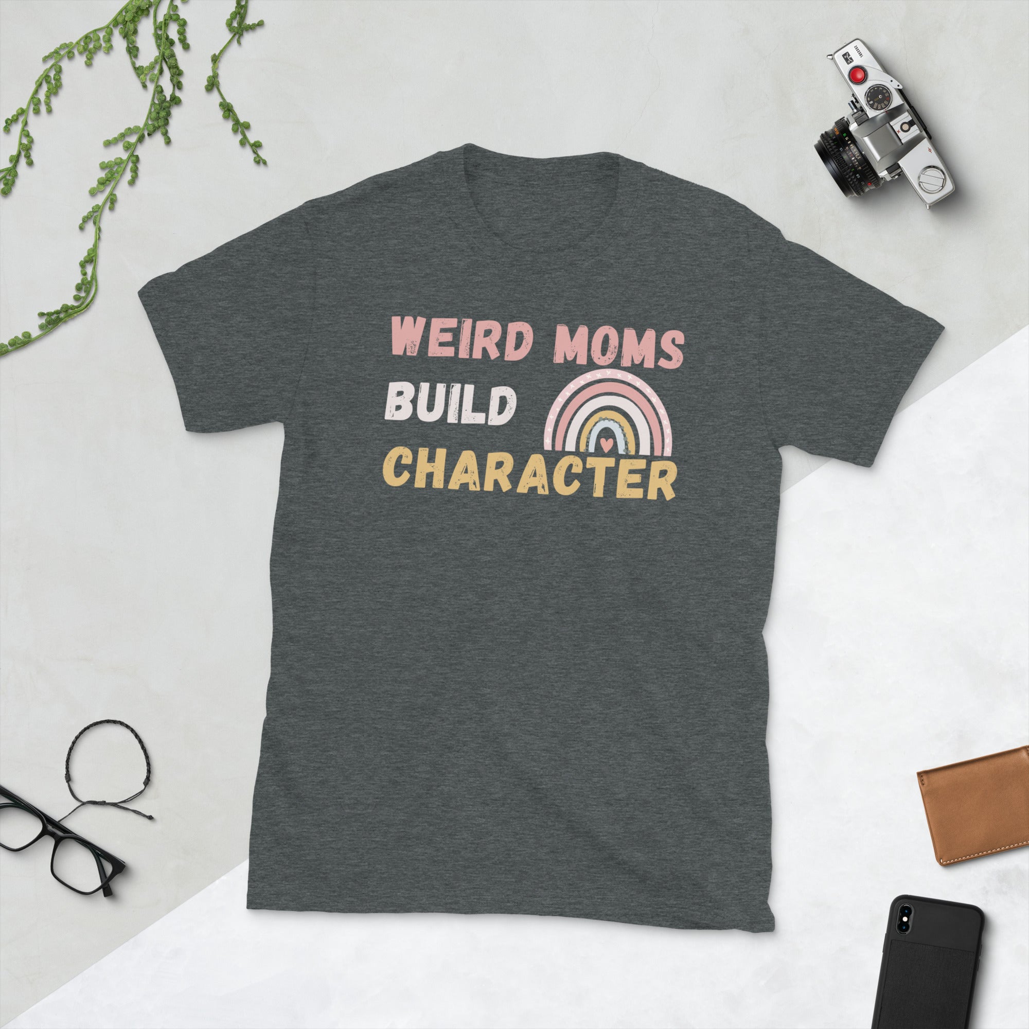 Weird Moms Build Charakter TShirt, Lustiges Mama Shirt, Muttertagsshirt 2022, Boho Regenbogen Mama Shirt, Weird Mom Shirt, Awkward Mom Shirt