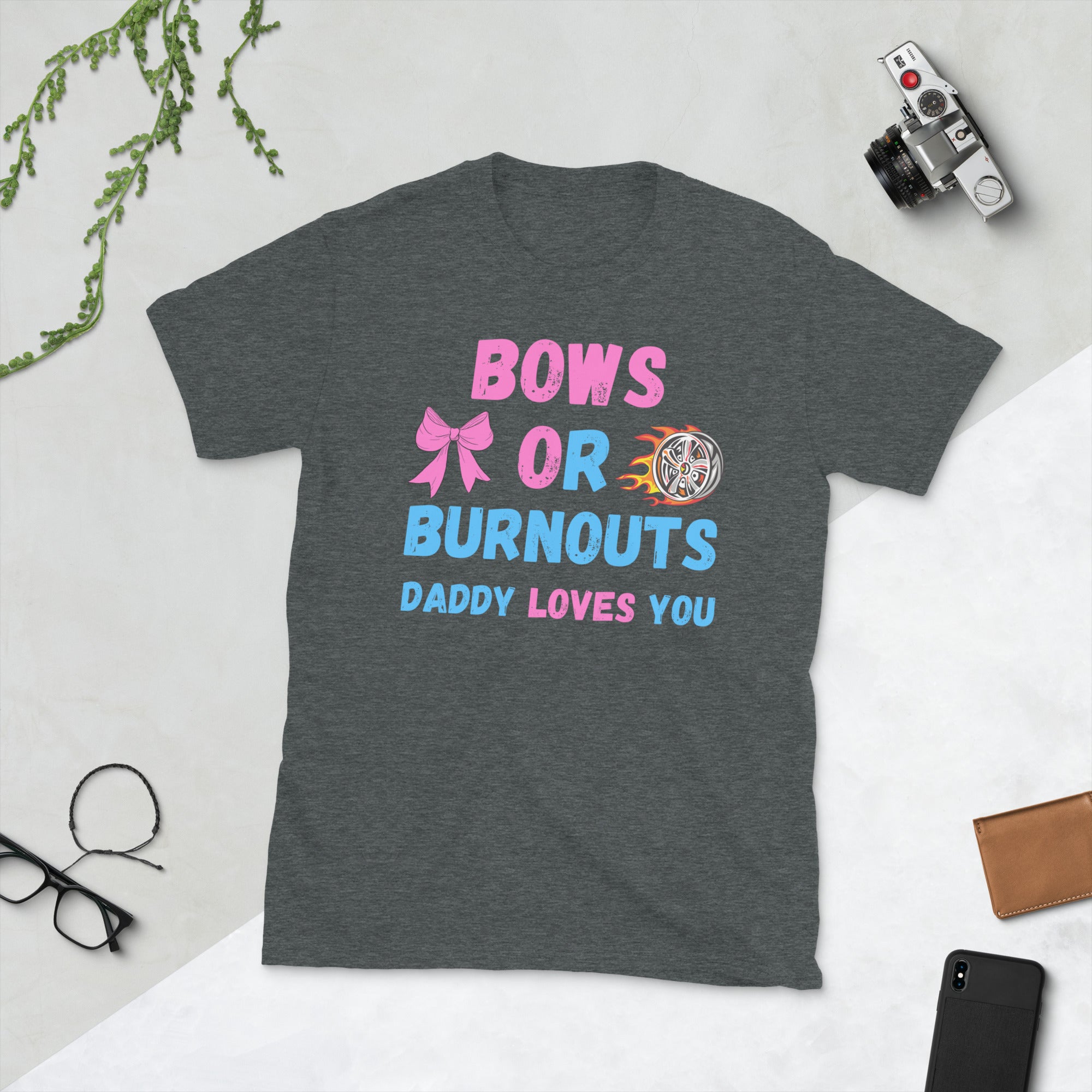 Burnouts Or Bows Daddy Loves You, Gender Reveal Shirts, Pregnancy Announcement, New Dad Gifts, Gender Reveal Party Tshirt, Baby Shower Tee - Madeinsea©