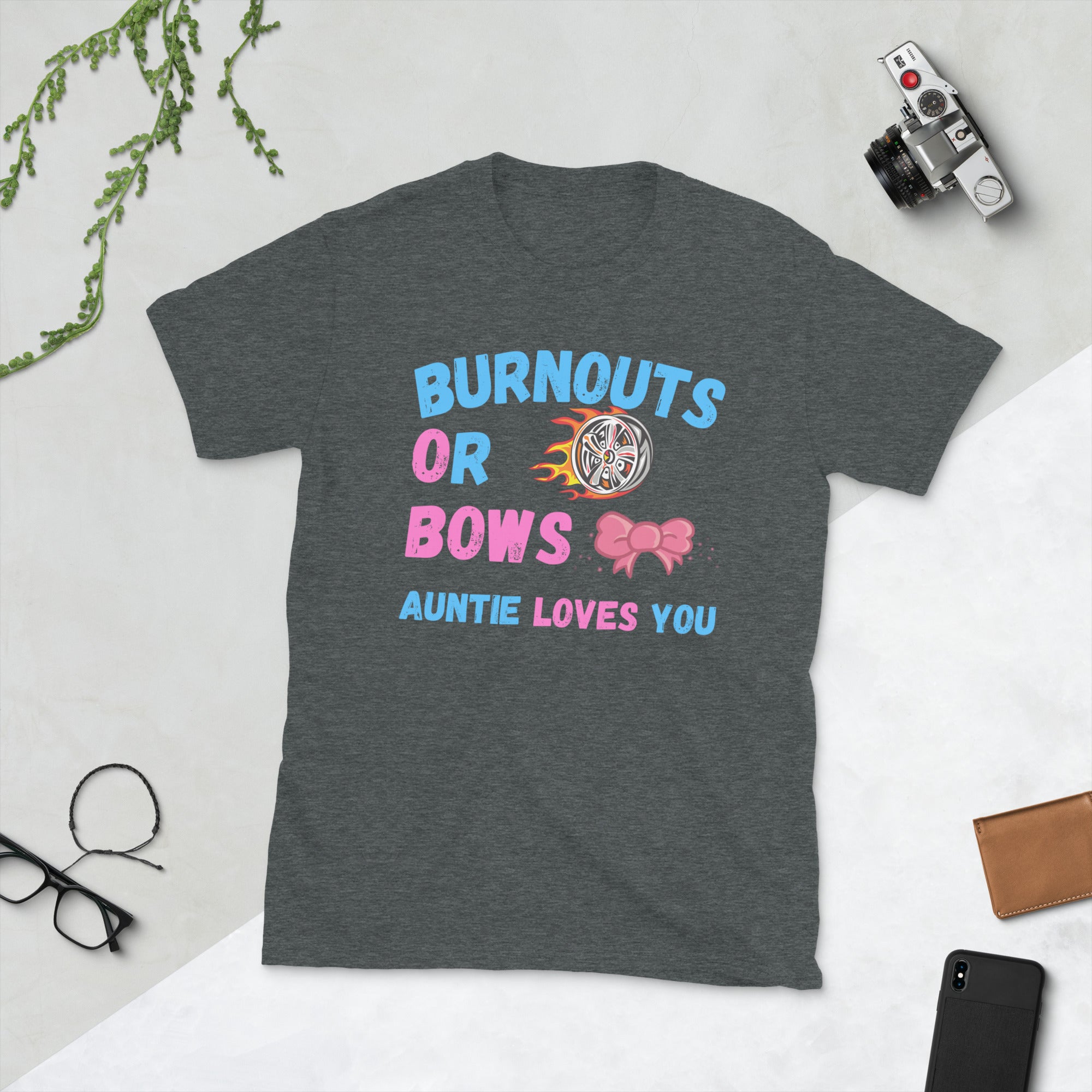 Burnouts Or Bows Auntie Loves You, Gender Reveal Shirts, Pregnancy Announcement, New Aunt Gifts, Gender Reveal Party Tshirt, Baby Shower Tee - Madeinsea©