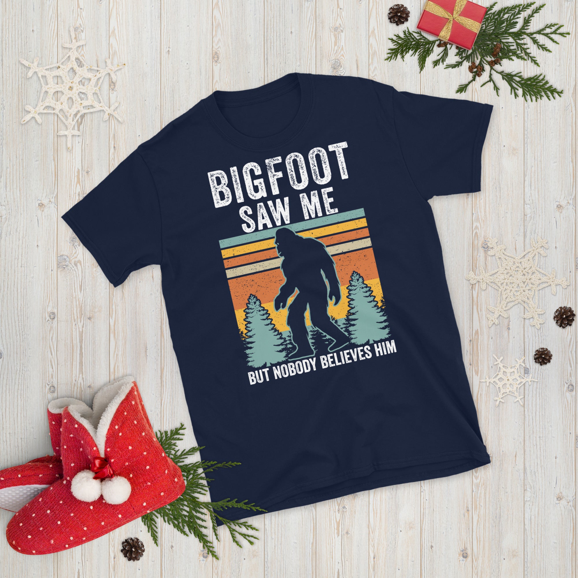 Bigfoot Saw Me T-Shirt, Nobody Believes Him Shirt, Bigfoot Believer Shirt, Sasquatch t shirt, Retro Bigfoot Funny Shirt, Bigfoot Gifts - Madeinsea©