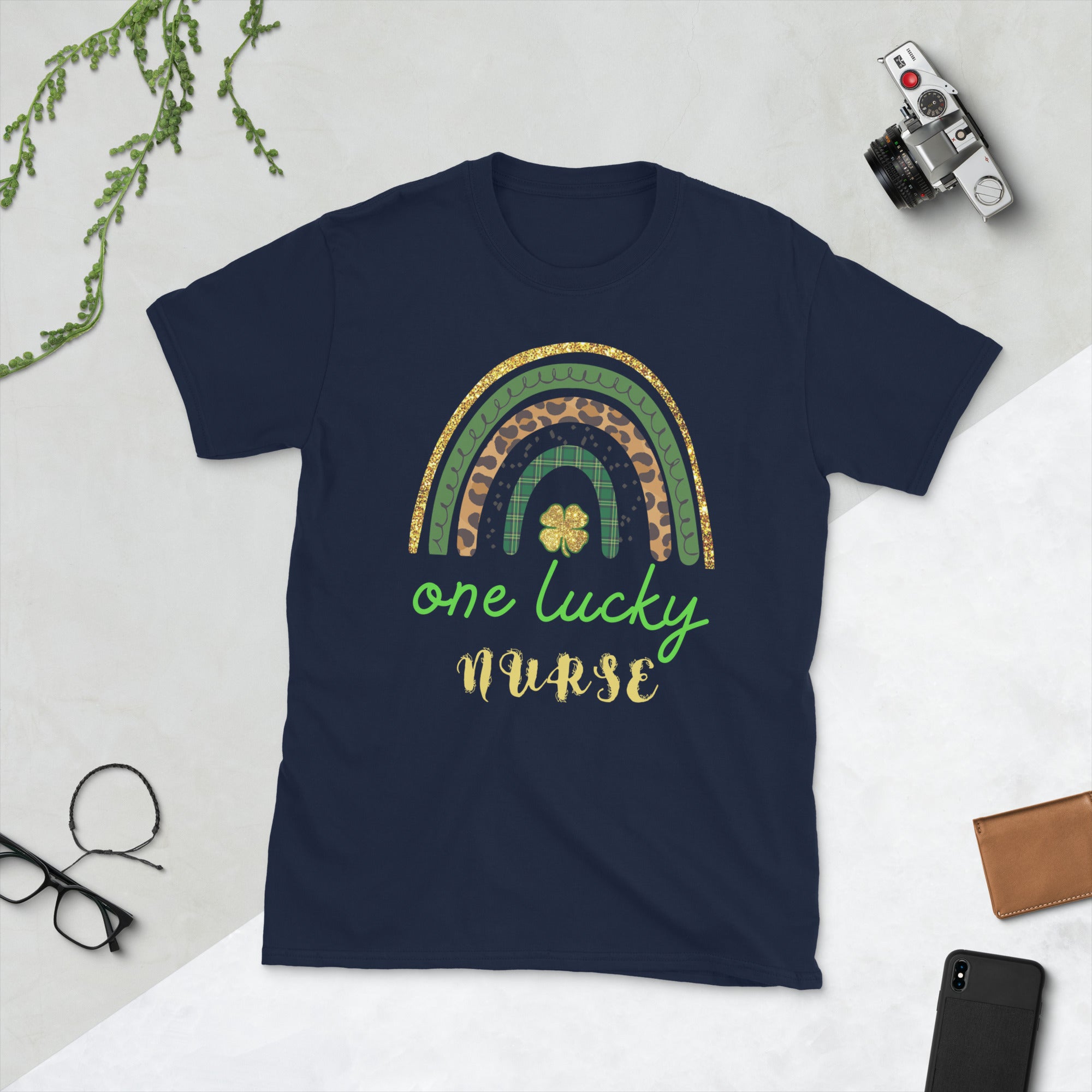 Una camisa arcoíris de enfermera afortunada, camisa de enfermera del día de San Patricio, regalos de enfermera de San Patricio, camiseta de enfermera irlandesa, regalos de San Patricio para enfermera