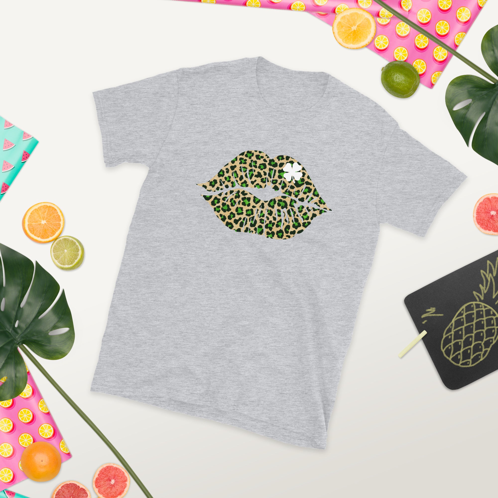 Leopard Shamrock Lips, Lucky Shirt, St Patricks Day TShirt, Leopard Print Shirt, Saint Patricks Gifts, Lucky Kiss Shirt, Cute St Patricks T - Madeinsea©