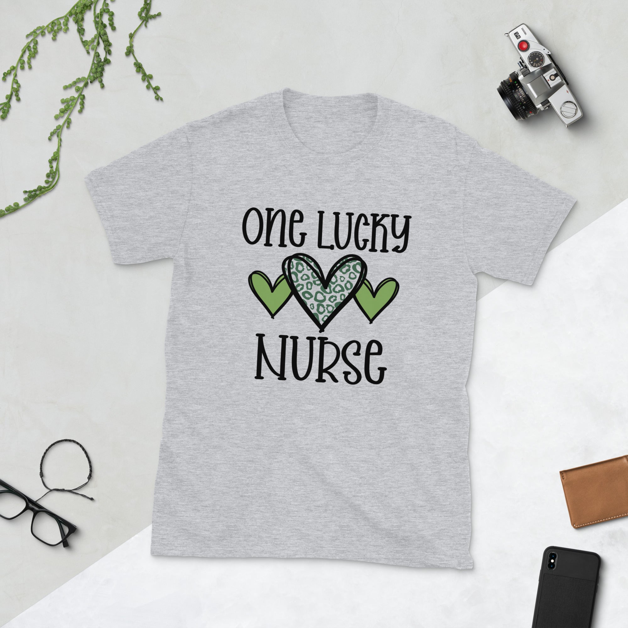 One Lucky Nurse Shirt, St. Patricks Day Krankenschwester Shirt, Irische Krankenschwester Geschenk, Kleeblatt Krankenschwester T-Shirt, St. Patty es Shirt, Geschenk für Krankenschwestern, Krankenschwester T-Shirt