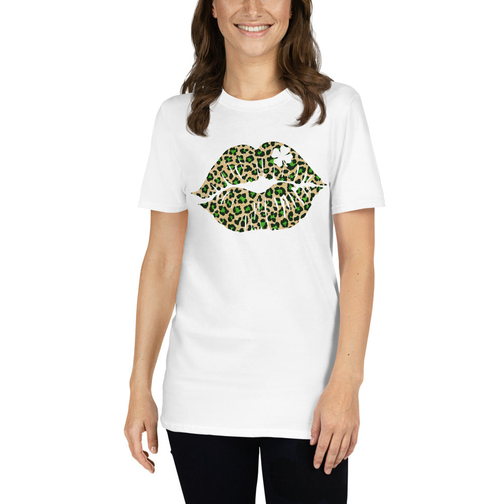 Leopard Shamrock Lips, Lucky Shirt, St Patricks Day TShirt, Leopard Print Shirt, Saint Patricks Gifts, Lucky Kiss Shirt, Cute St Patricks T - Madeinsea©