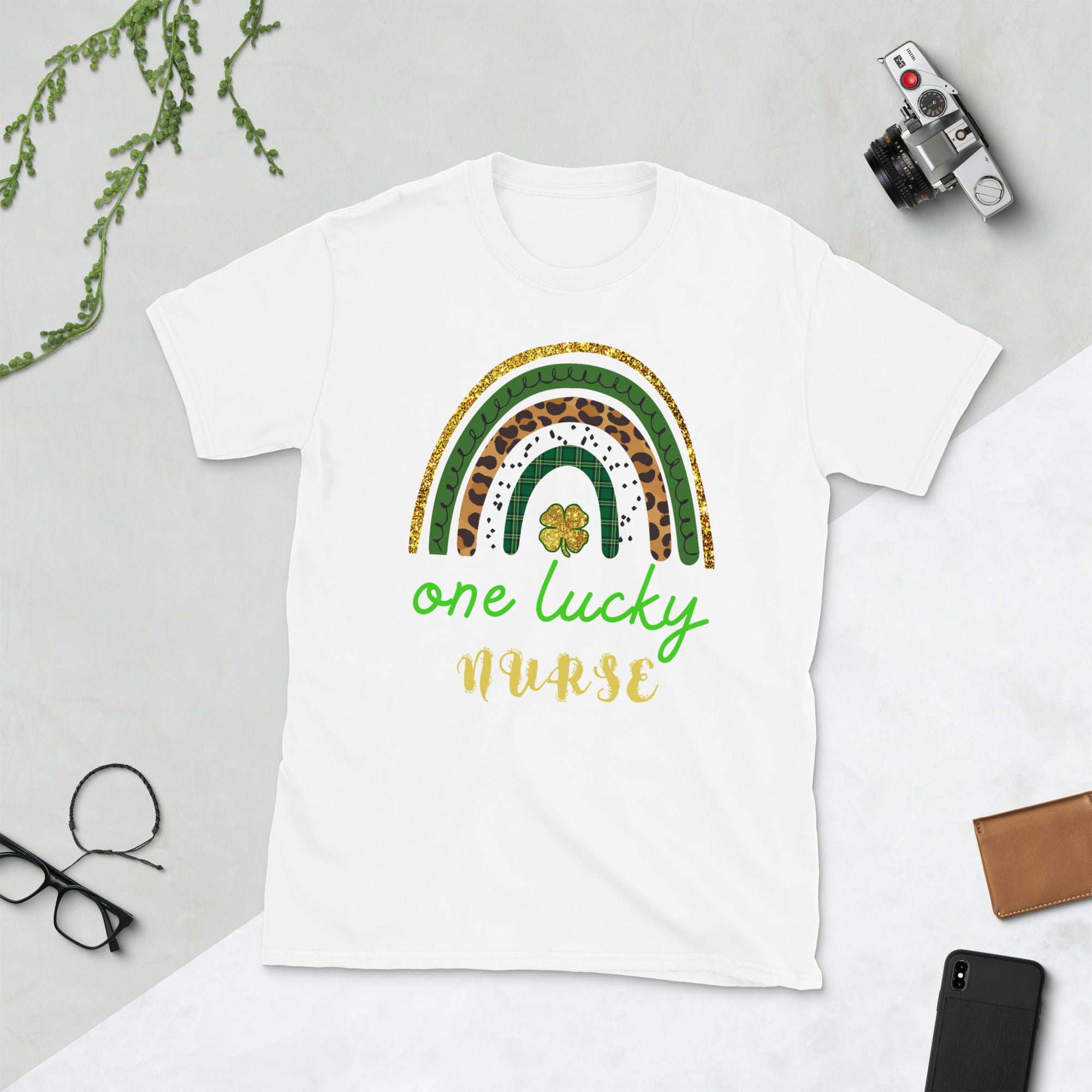 Una camisa arcoíris de enfermera afortunada, camisa de enfermera del día de San Patricio, regalos de enfermera de San Patricio, camiseta de enfermera irlandesa, regalos de San Patricio para enfermera