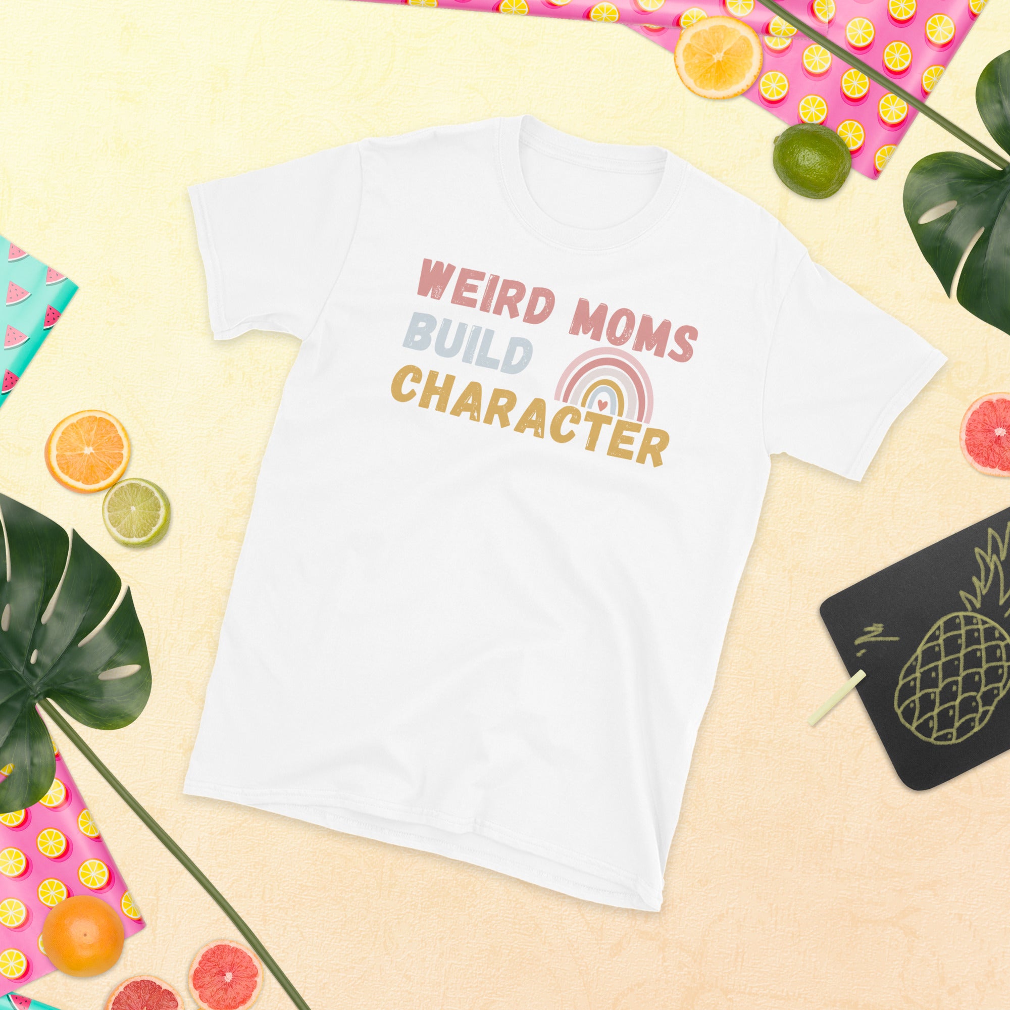 T-shirt Boho Rainbow Weird Moms Build Character, T-shirt de maman bizarre, cadeau drôle pour la fête des mères, T-shirt de maman maladroite, T-shirt de maman cool, T-shirt de maman drôle