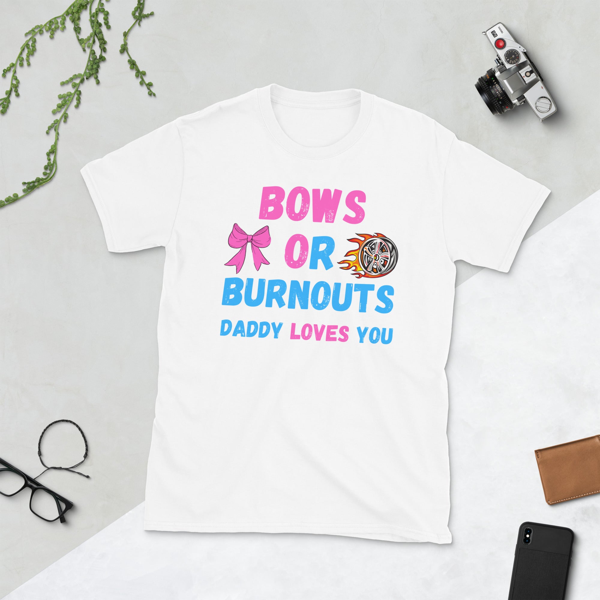 Burnouts Or Bows Daddy Loves You, Gender Reveal Shirts, Pregnancy Announcement, New Dad Gifts, Gender Reveal Party Tshirt, Baby Shower Tee - Madeinsea©