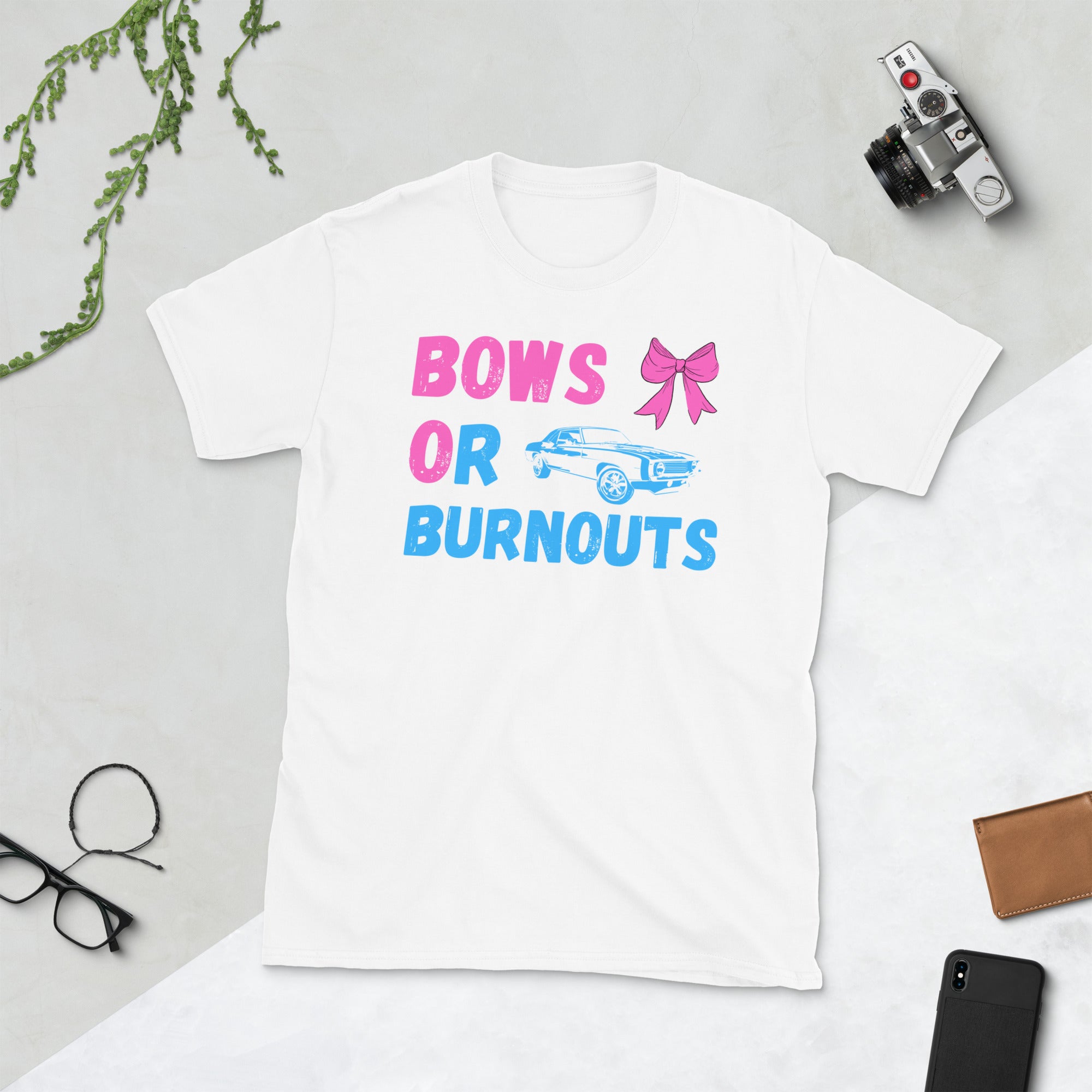 Burnouts Or Bows Tshirt, Gender Reveal Shirt, Pregnancy Announcement Shirt, New Parent Gifts, Gender Reveal Party Tshirt, Baby Shower Tee - Madeinsea©